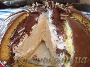 Бисквитный торт с творожным суфле и белковым кремом