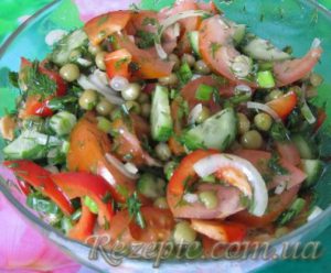 Овощной салат с горошком