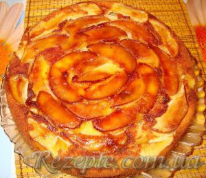 Пирог с яблоками Роза